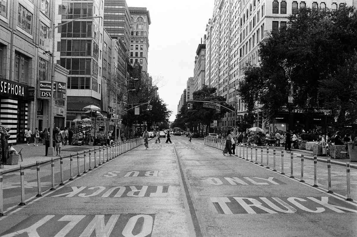 城市路口的暫用文章封面。